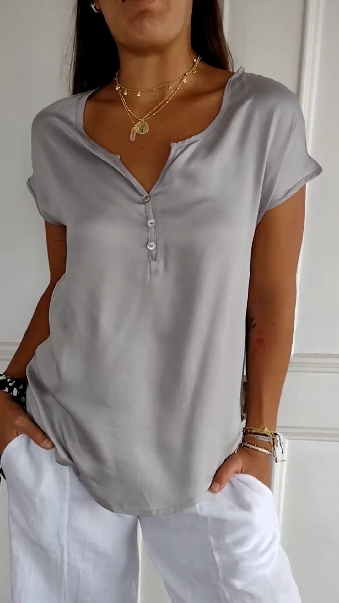 Marisa™ - V-neck T-shirt in casual elegance